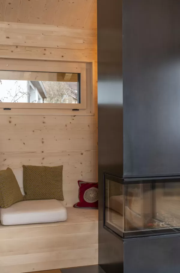 Hallo zusammen! 🌟 Wir haben unser neuestes Kleinwohnhaus aus Truberholz fertiggestellt! 🌟   Dieses Haus ist nicht nur wunderschön, sondern auch nachhaltig und gesund. Hergestellt aus regionalem Holz ohne chemische Zusätze, bietet es ein natürliches Wohlfühlambiente.   Unsere Stärken: 🏡 **Nachhaltiger Holzbau:** Ohne chemische Holzschutzmittel und Leime. 🌱 **Gesundes Wohnklima:** Natürliches Wohlfühlambiente ohne Kompromisse. 🛠 **Komplettservice:** Von der Beratung über die Planung bis zur Realisierung 