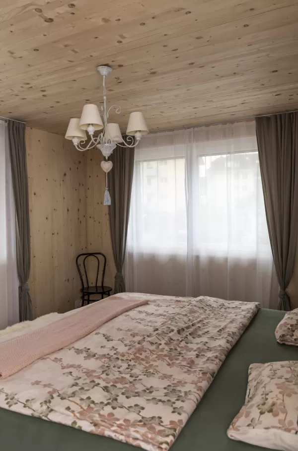 Nachhaltigkeit und Wohngesundheit sind für uns keine leeren Worte. Unser neuestes Mehrfamilienhaus zeigt, wie sich umweltfreundliches Bauen und modernster Wohnkomfort vereinen lassen. Truberholz, ein regionales und nachhaltiges Baumaterial, bietet zahlreiche Vorteile:  Umweltfreundlich: Truberholz ist regional und nachhaltig. Wohngesund: Holz schafft ein gesundes Raumklima. Effizient: Holz ist ein natürlicher Dämmstoff und hilft, Energie zu sparen. Individuell: Jedes Haus ist ein Unikat.