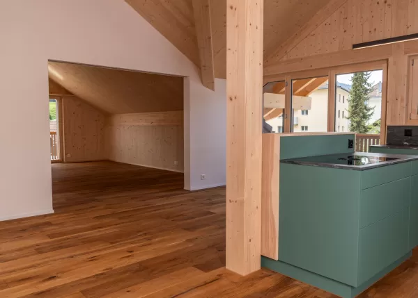 Nachhaltigkeit und Wohngesundheit sind für uns keine leeren Worte. Unser neuestes Mehrfamilienhaus zeigt, wie sich umweltfreundliches Bauen und modernster Wohnkomfort vereinen lassen. Truberholz, ein regionales und nachhaltiges Baumaterial, bietet zahlreiche Vorteile:  Umweltfreundlich: Truberholz ist regional und nachhaltig. Wohngesund: Holz schafft ein gesundes Raumklima. Effizient: Holz ist ein natürlicher Dämmstoff und hilft, Energie zu sparen. Individuell: Jedes Haus ist ein Unikat.