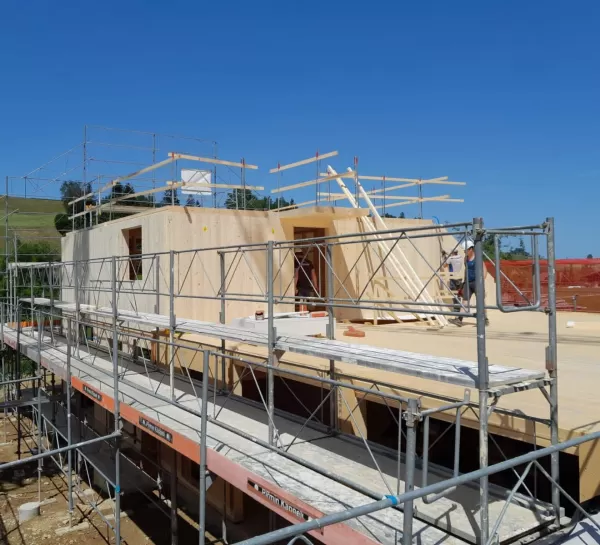 Aufrichten Truberholz Wohnhaus mit Anbau in Luthern