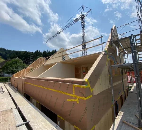 Aufrichten Truberholz Wohnhaus mit Anbau in Luthern